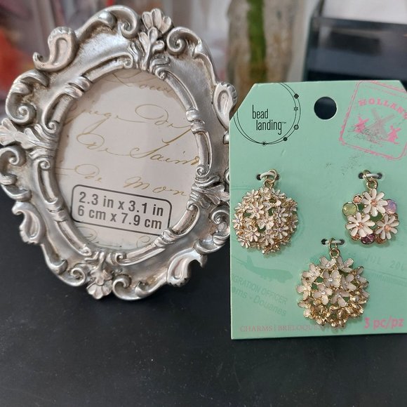 Vintage Antique Mini Frame and 3 Flower Bead Landing Flower Pendants Bag Charms - Picture 1 of 5